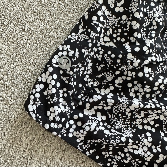 Lululemon Run Times Short II 4” Size 4 - Picture 3 of 8